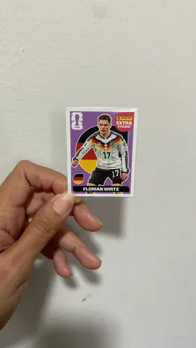 Figurinha Extra Legend Florian Wirtz Bordô