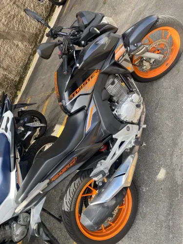 VENDO HONDA CB TWISTER 2021
