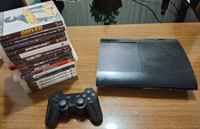 Ps3 Slim desbloqueado + 1 controle e 15 jogos originais.
