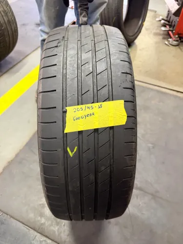 Pneu 205-45/18 Goodyear 1 vulcanizado