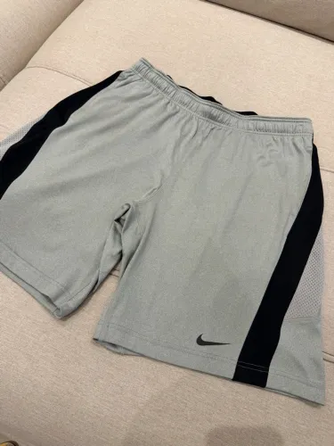 Bermuda Nike original excelente estado Tam G