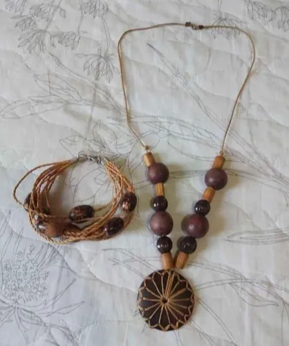 Pulseira e colar