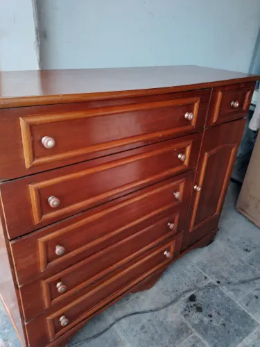 Vendo esta comoda de madeira. 