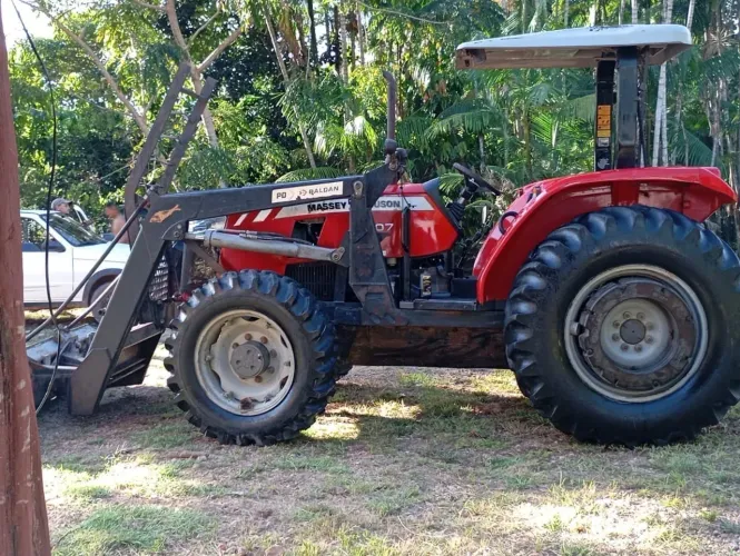 Trator massey ferguson 107