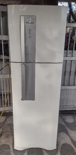 Vende-se geladeira Electrolux Frost Free 382litros 220volts