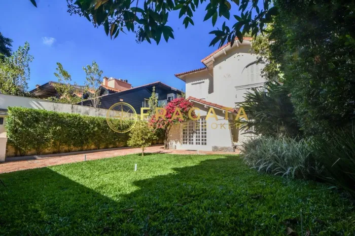Casa para Locação com 250m², 3 Dormitórios | 1 suíte com closet e 3 Vagas no Jardim Europa