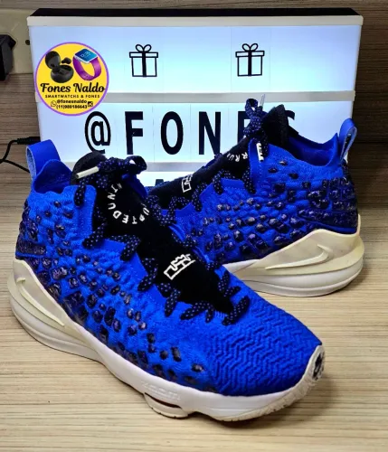 Nike LeBron James 17 na cor azul
