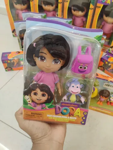Boneca Dora Aventureira e acessórios