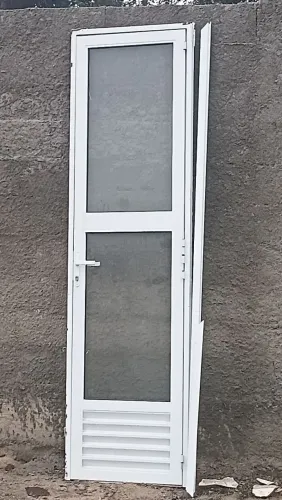 Porta alumínio branca c vidro 0.60x2.25