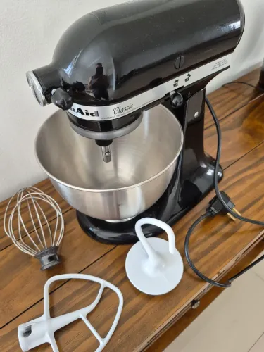 Batedeira KitchenAid Classic, preta, 127V