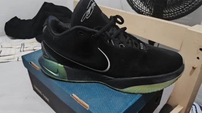 Nike LeBron 21 - Black/Metallic