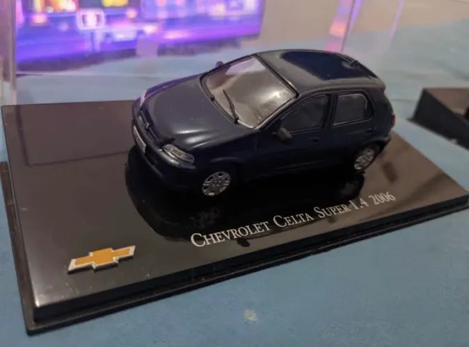Vendo Miniaturas de carros da Chevrolet original !!Ler a descrição!!
