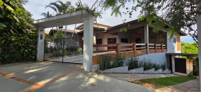 Casa Térrea para aluguel e venda possui 320 m² com 4 suítes condomínio Vista Alegre - Vinh