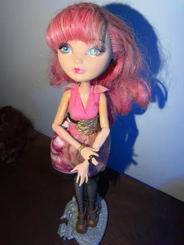 Ever After High, Boneca básica - C.A. Cupid