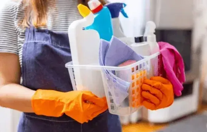 AUXILIAR DE LIMPEZA - SEGUNDA À SEXTA