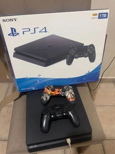 PlayStation slim 1 terá 2 controle vários jogos
