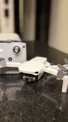 Drone DJI Mini 2 SE - 3,5 horas de uso - com case