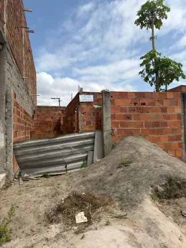 Terreno em construção no Tomba, fraternidade