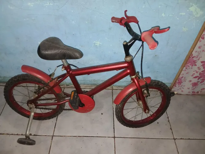 Bicicleta aro 16 pouco usada mais guardada