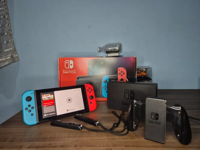 Nintendo Switch V2 - 32gb | Impecável | Completo na caixa (com plásticos e manuais)