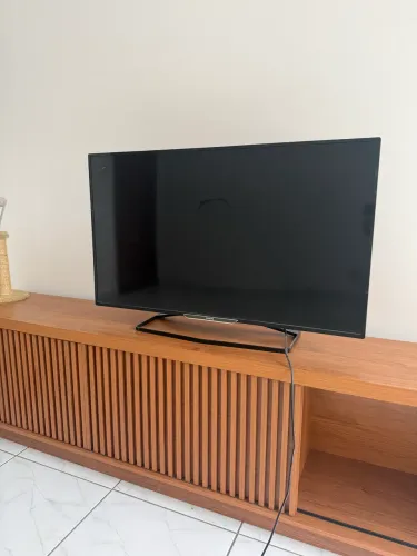TV Phillips 40 Polegadas Full HD com Ambilight Lateral