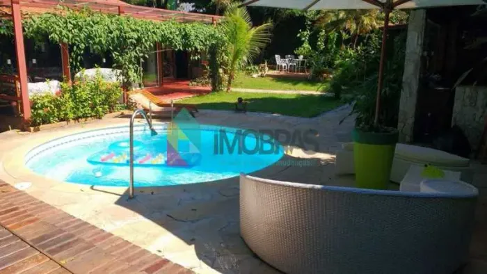 Casarão, 6 quartos, 4 suítes, salão, piscina, garagem-480 M² de área total, e 116 M² de ár