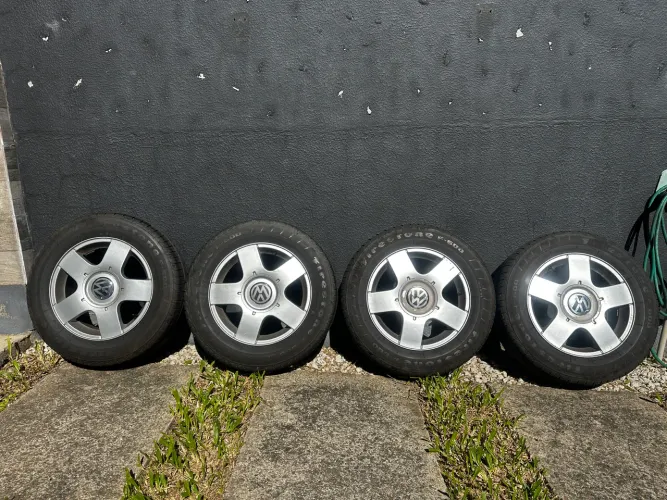 Rodas aro 15 originais Golf com Pneus Firestone Novos
