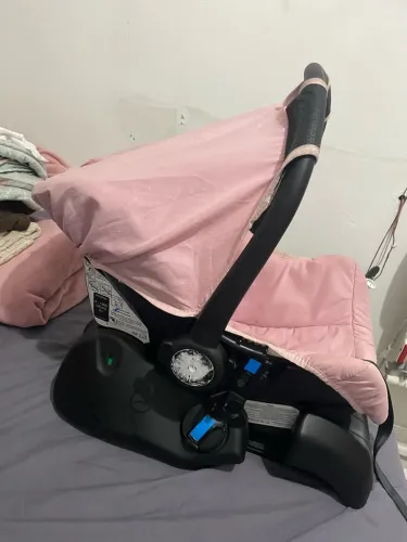 Bebê conforto com base de carro