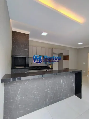 Casa à venda, J Macedo, 3 quartos, 3 banheiros, cozinha com área gourmet, cooktop, 2 vagas
