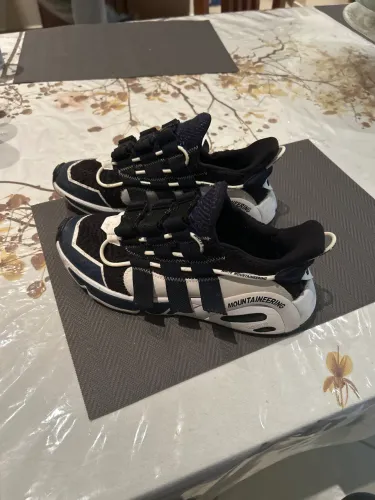 Tênis adidas white mountaineering em ótimo estado original