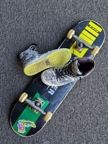 Skate Profissional + Tênis SUPRA (BRINDE)