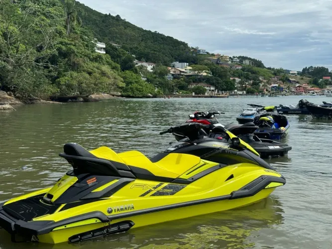 JET SKY YAMAHA - FX CRUISER - ASSENTO para 03 PESSOAS - NEGOCIÁVEL!!!
