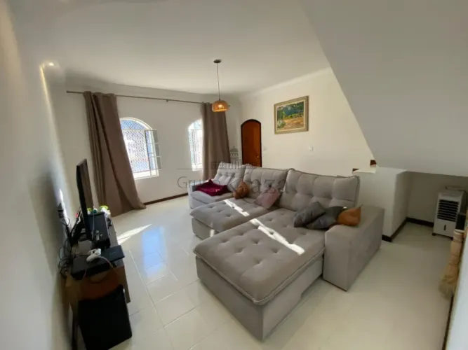 Casa Sobrado - Monte Castelo - 185m² - 3 Dormitórios.
