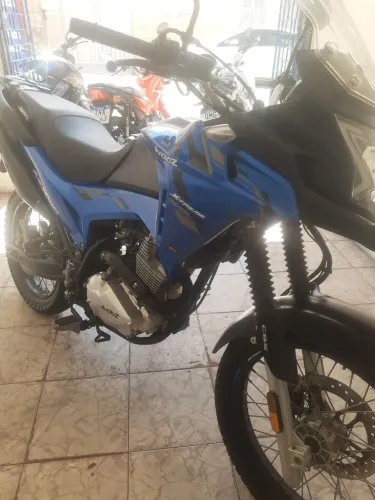 AVELLOZ AZX160 ANO 2025