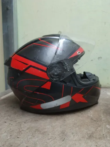 Capacete Norisk Axial vermelho, TAM 54, usado mas em ótimo estado $100,00