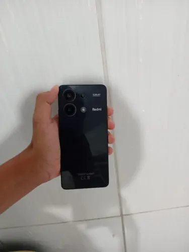 CELULAR , Redmi note 13 , sem defeito só com um trinco no canto da tela 