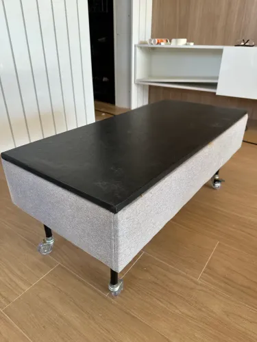 Mesa de centro com rodinhas 