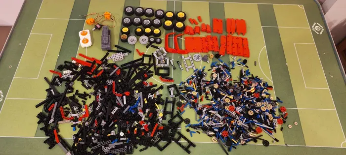 Peças lego technic (1.5kg) + motores + arduínos + esp32
