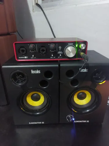 Par de monitores Hércules Dj 32