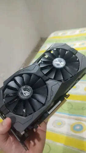 Placa de video GTX 1650 Asus Rog strix