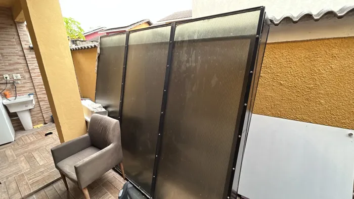 Vendo toldo com medida de 2,00 de comprimento por 2,50 de largura com o valor de 1.390,00 