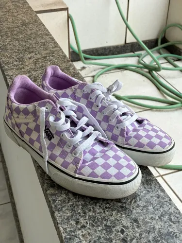 DOIS TÊNIS POR 200$