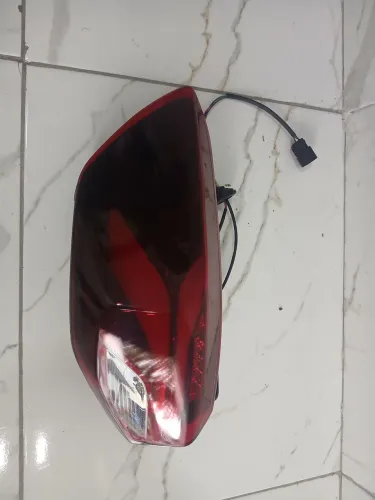 Lanterna traseira esquerda com Led onix sedan plus