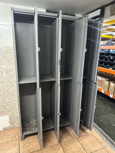 Roupeiro Escaninho Armario Metal 8 Portas Novíssimo