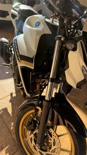 Fazer fz25 250 branco com dourado 
