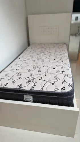 Cama solteiro laqueada branca