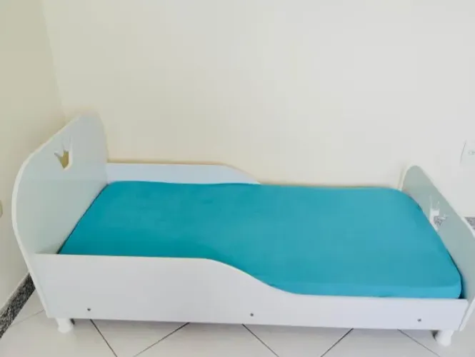 Cama infantil com colchão 