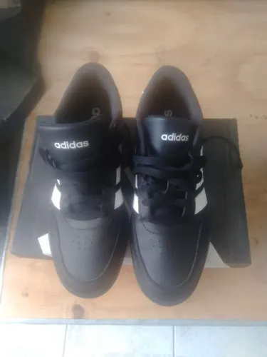 Tênis Adidas preto número 40