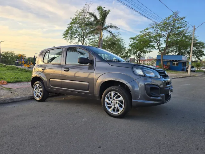 Fiat Uno Attractive 1.0 EVO Fire Flex 8V 5P 2021