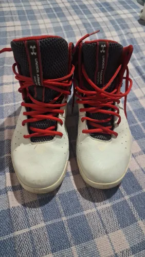 Tenis under armour tam. 40